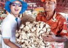 Andrew (left) at a Ba market with yaqona root seller